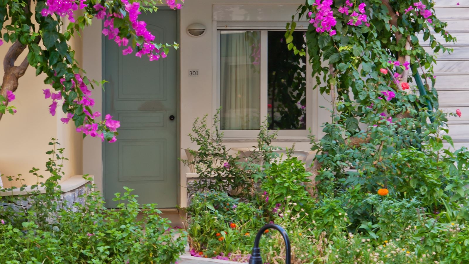 rooms-family-side-sea-view-balcony-or-terrace