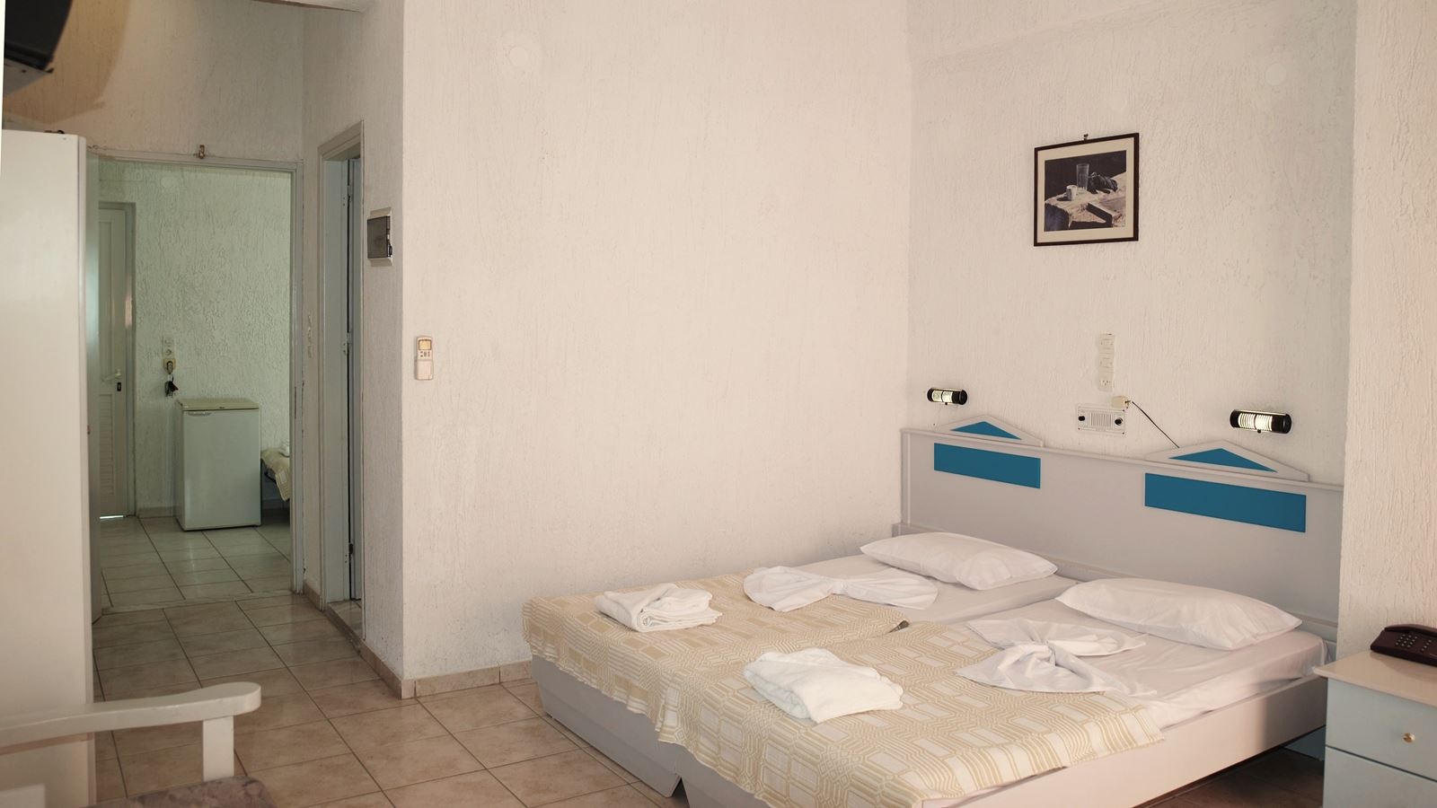 rooms-family-room-side-sea-view