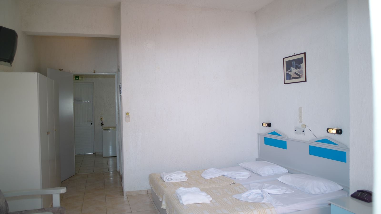 rooms-family-room-side-sea-view