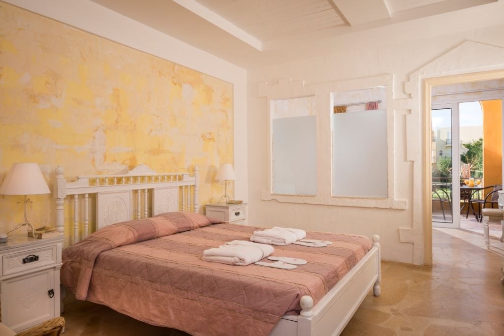 rooms-junior-suite-partial-sea-view