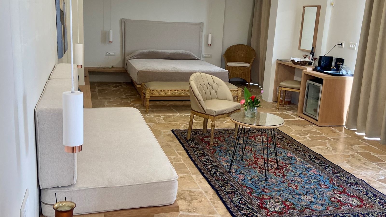 rooms-junior-suite-partial-sea-view