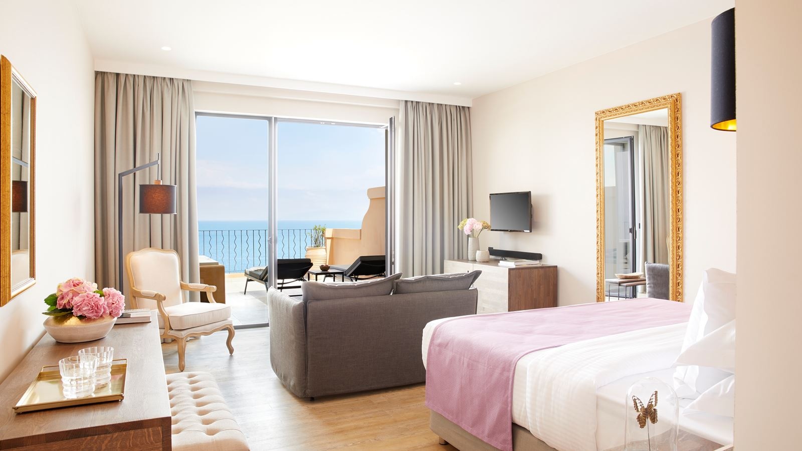 rooms-deluxe-junior-suite-whirlpool-sea-view