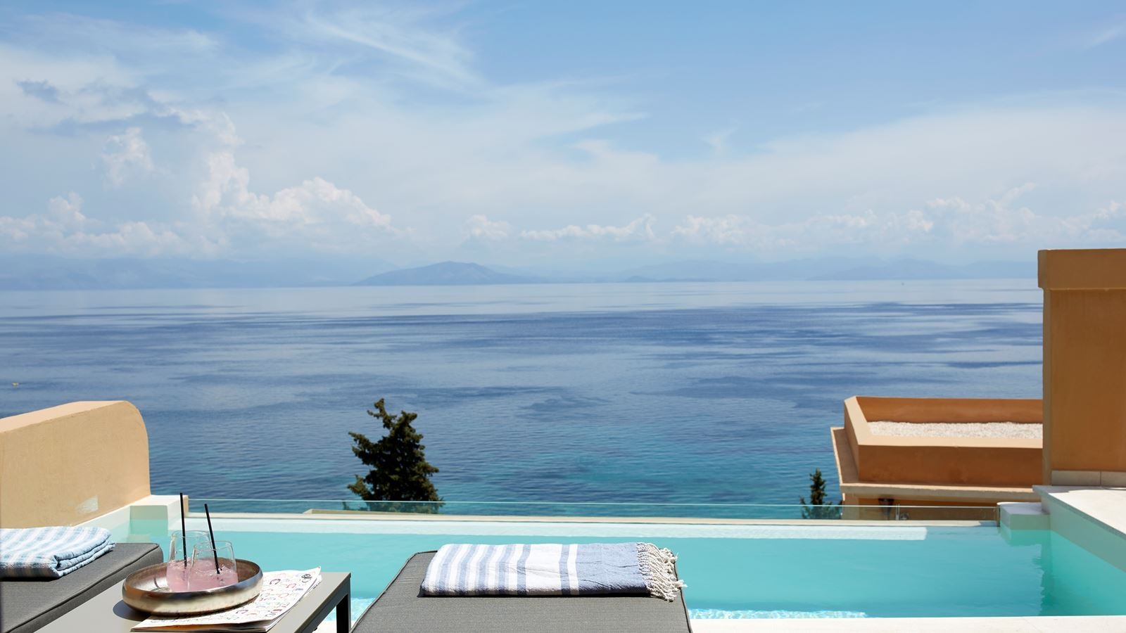 rooms-deluxe-suite-private-pool-sea-view
