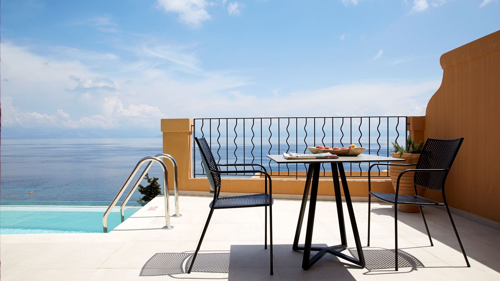 rooms-deluxe-suite-private-pool-sea-view