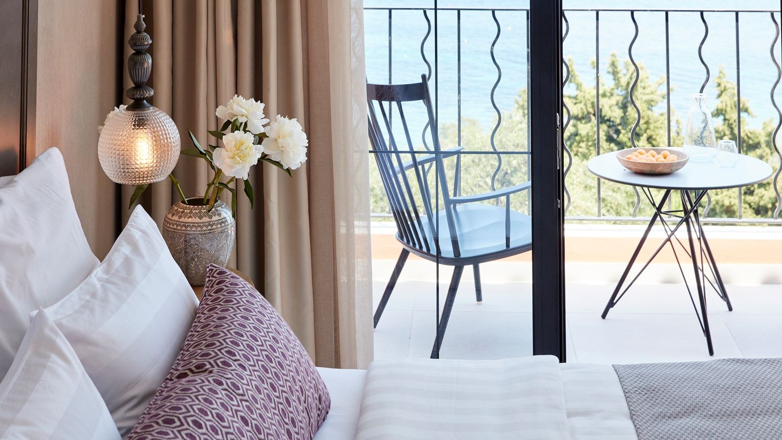 rooms-grand-terrace-junior-suite-sea-view-with-whirlpool