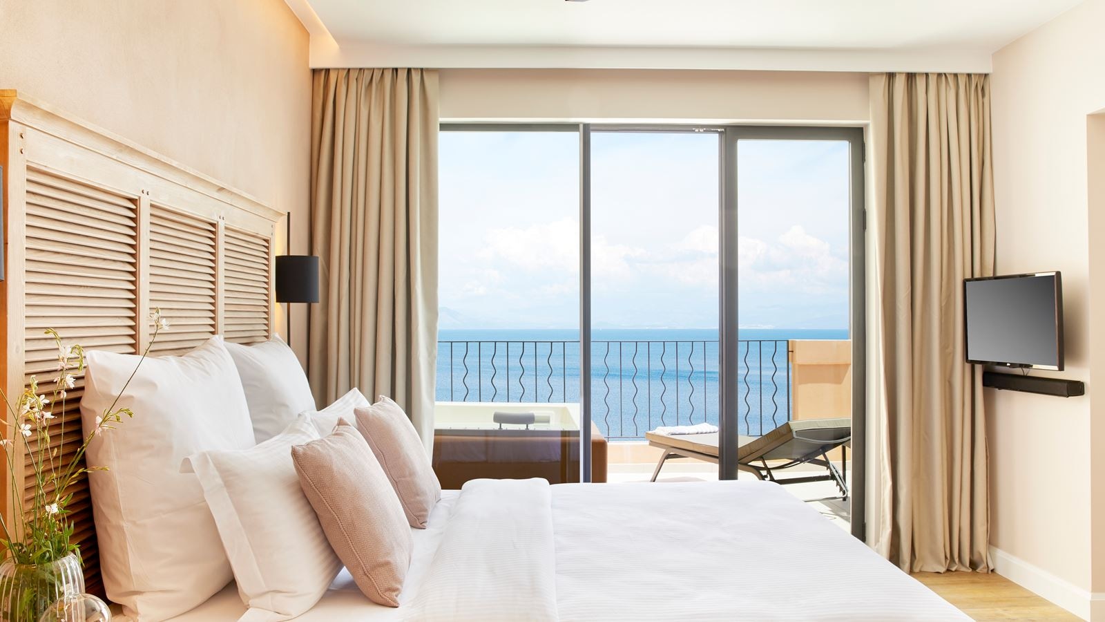 rooms-grand-terrace-deluxe-suite-whirlpool