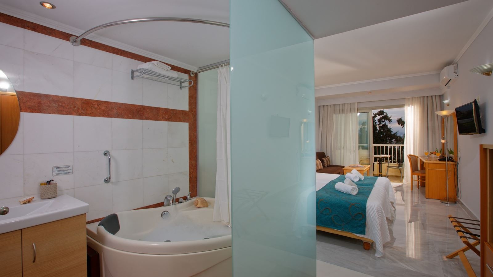 rooms-deluxe-room-sea-view