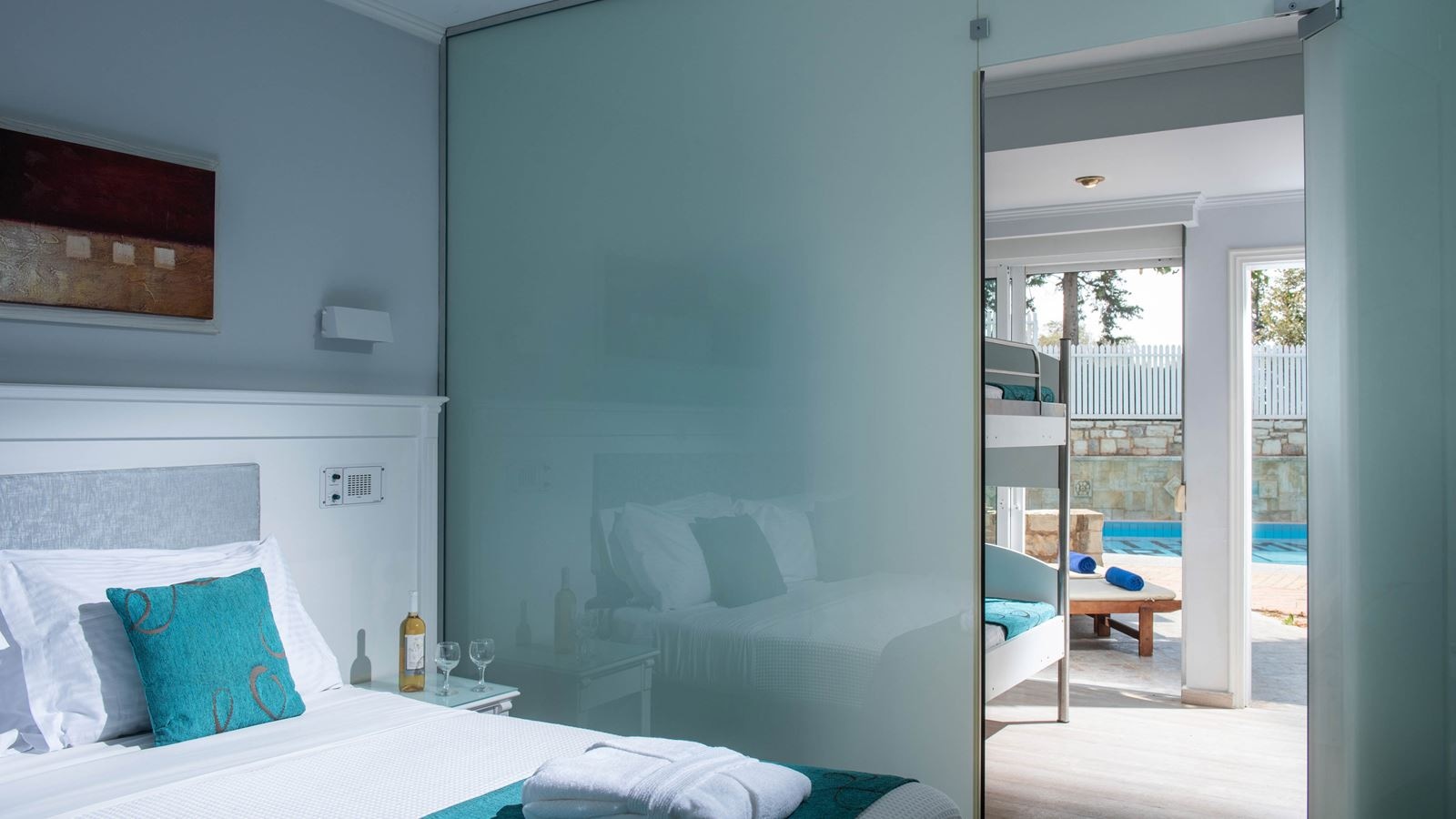 rooms-family-suite-2-bedroom-charring--pool