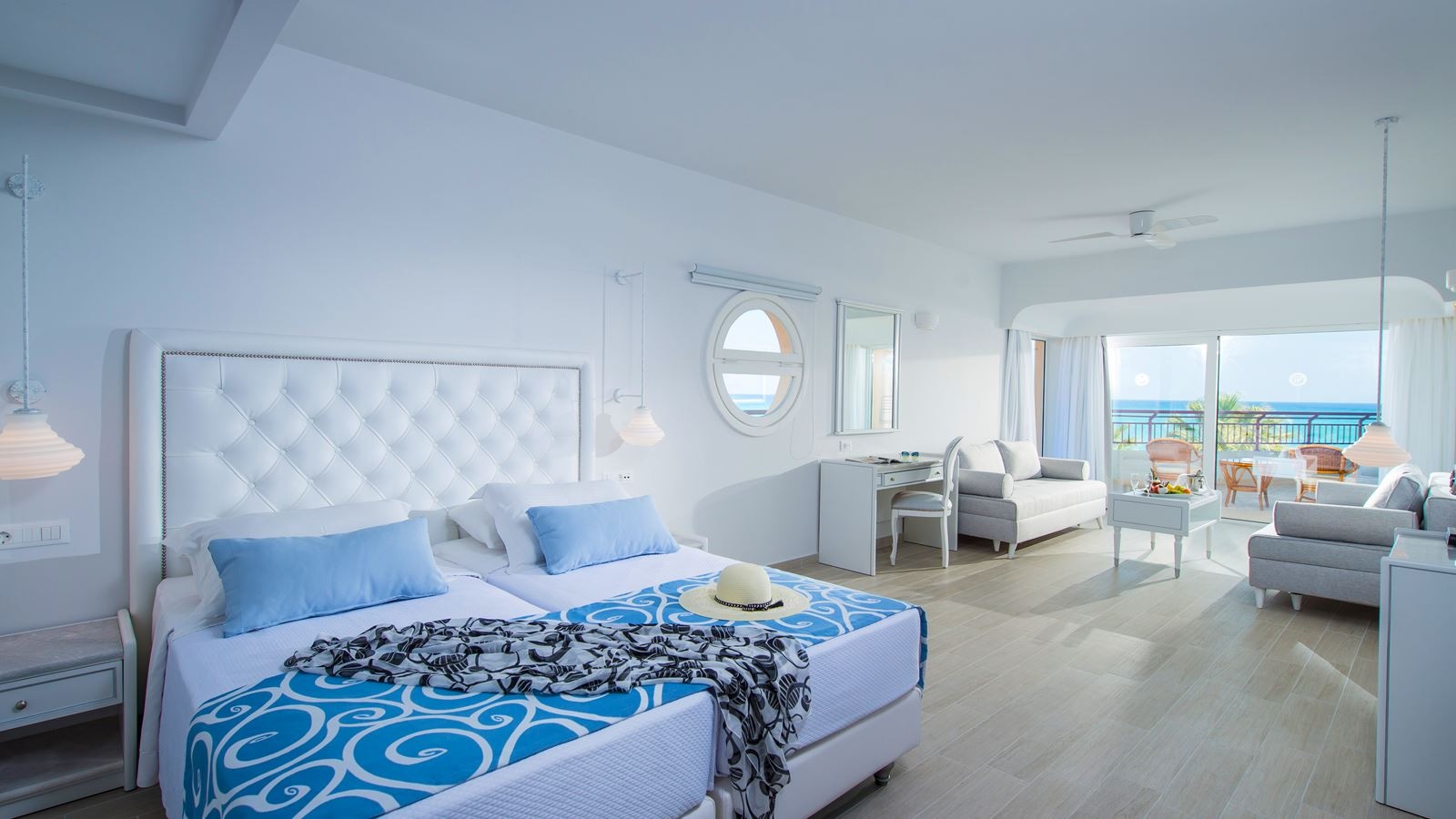 rooms-deluxe-panorama-suite-sea-view