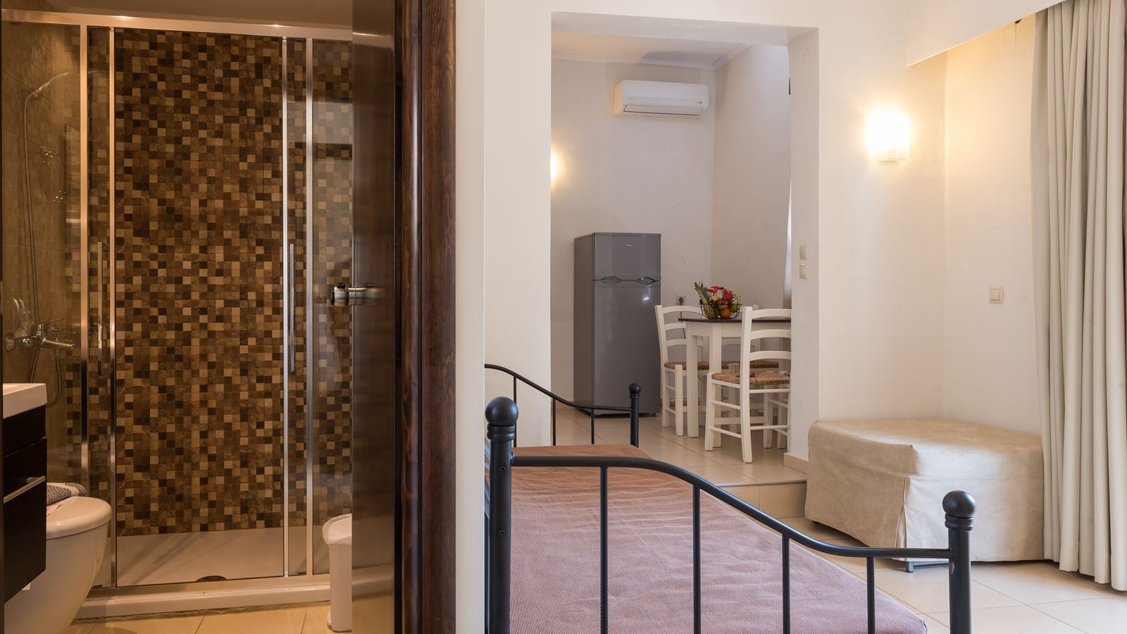 rooms-apartment-1-bedroom-with-living-room