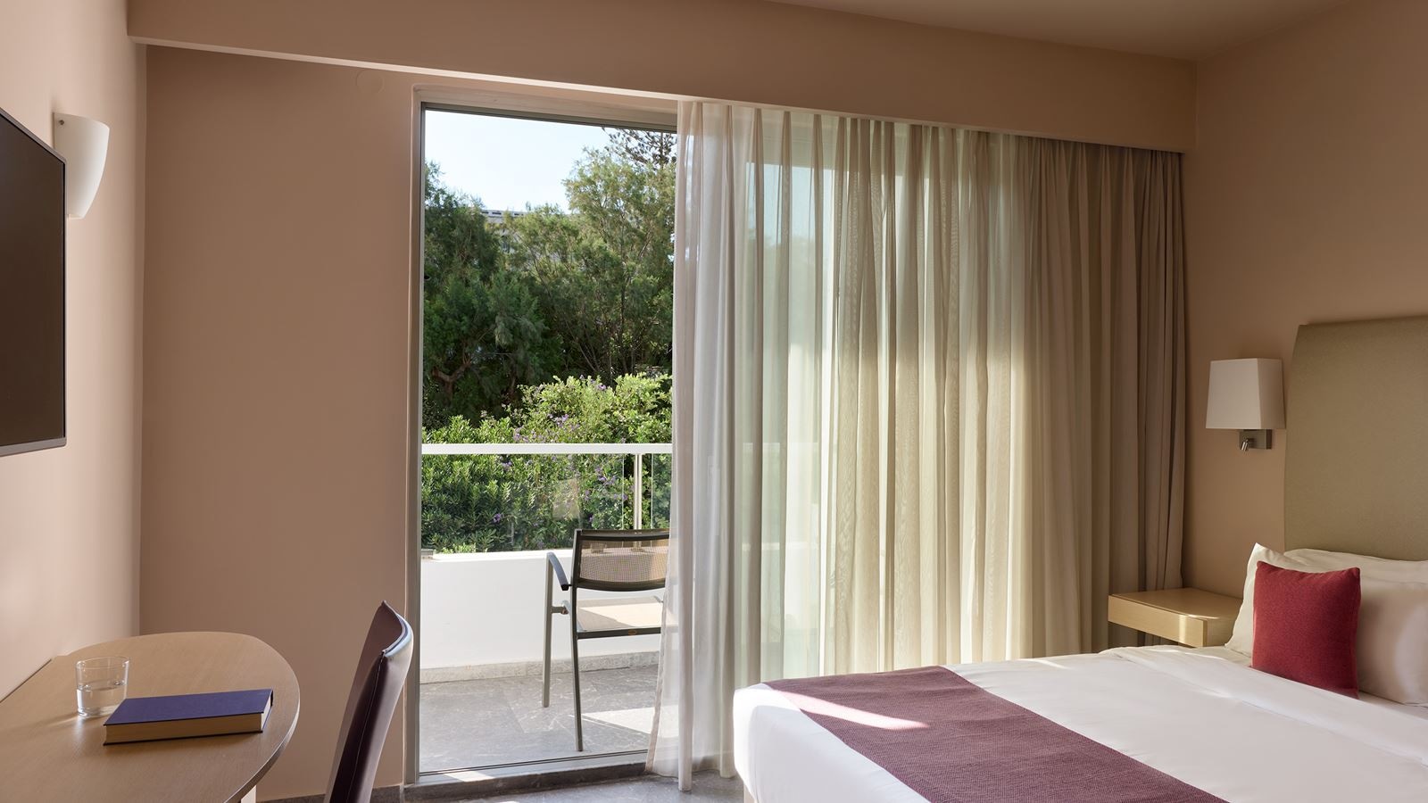 rooms-quadruple-room-balcony-or-terrace
