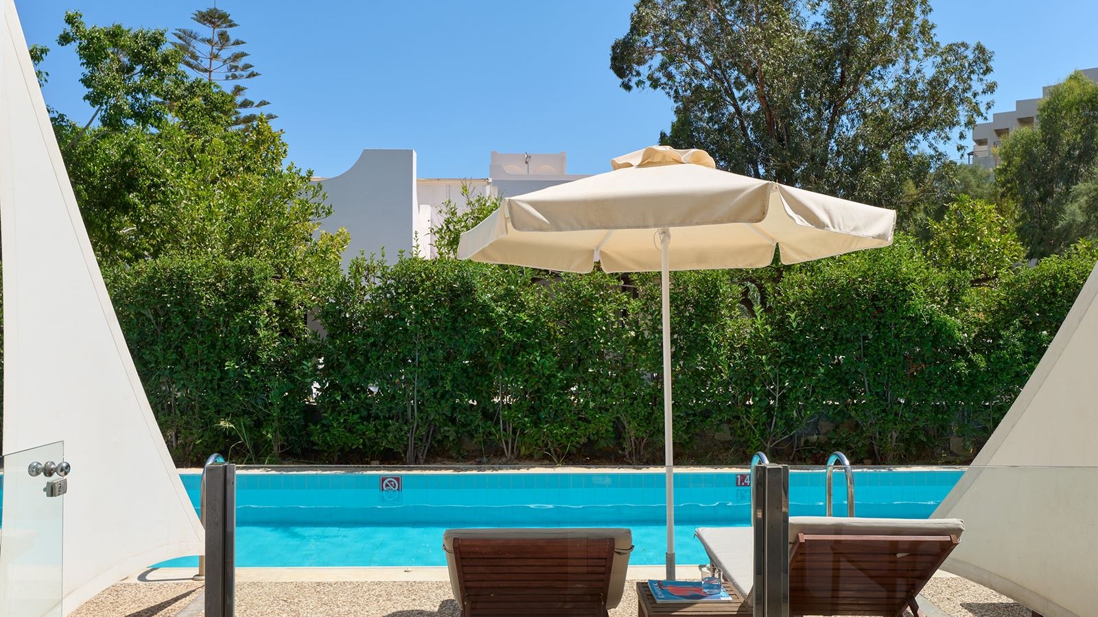 rooms-double-room-swim-up-inland-view