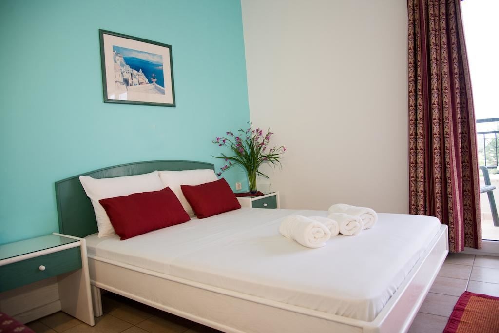 rooms-1-bedroom-apartment-balcony-or-terrace