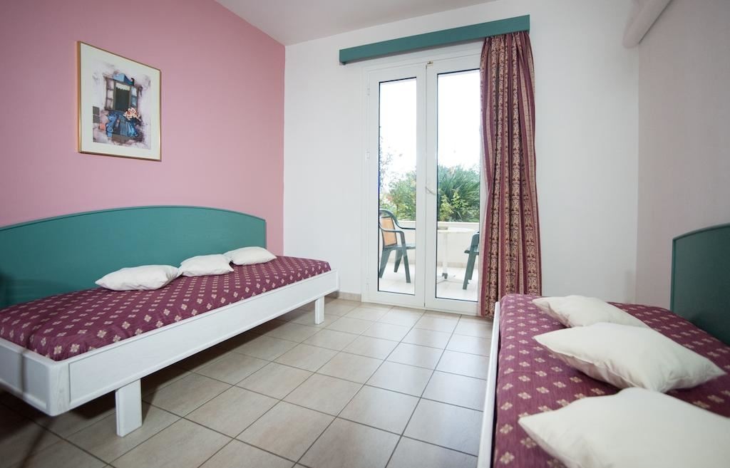 rooms-1-bedroom-superior-apartment-balcony-or-terrace