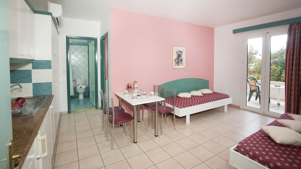 rooms-1-bedroom-superior-apartment-balcony-or-terrace