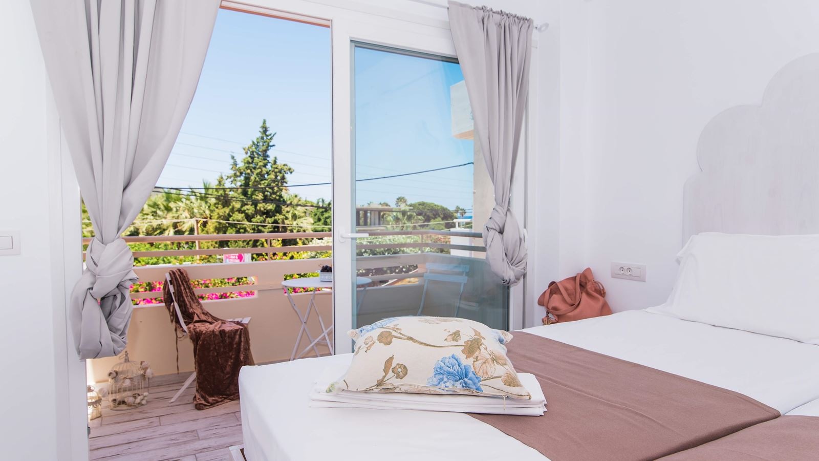 rooms-suite-junior-double-balcony-or-terrace