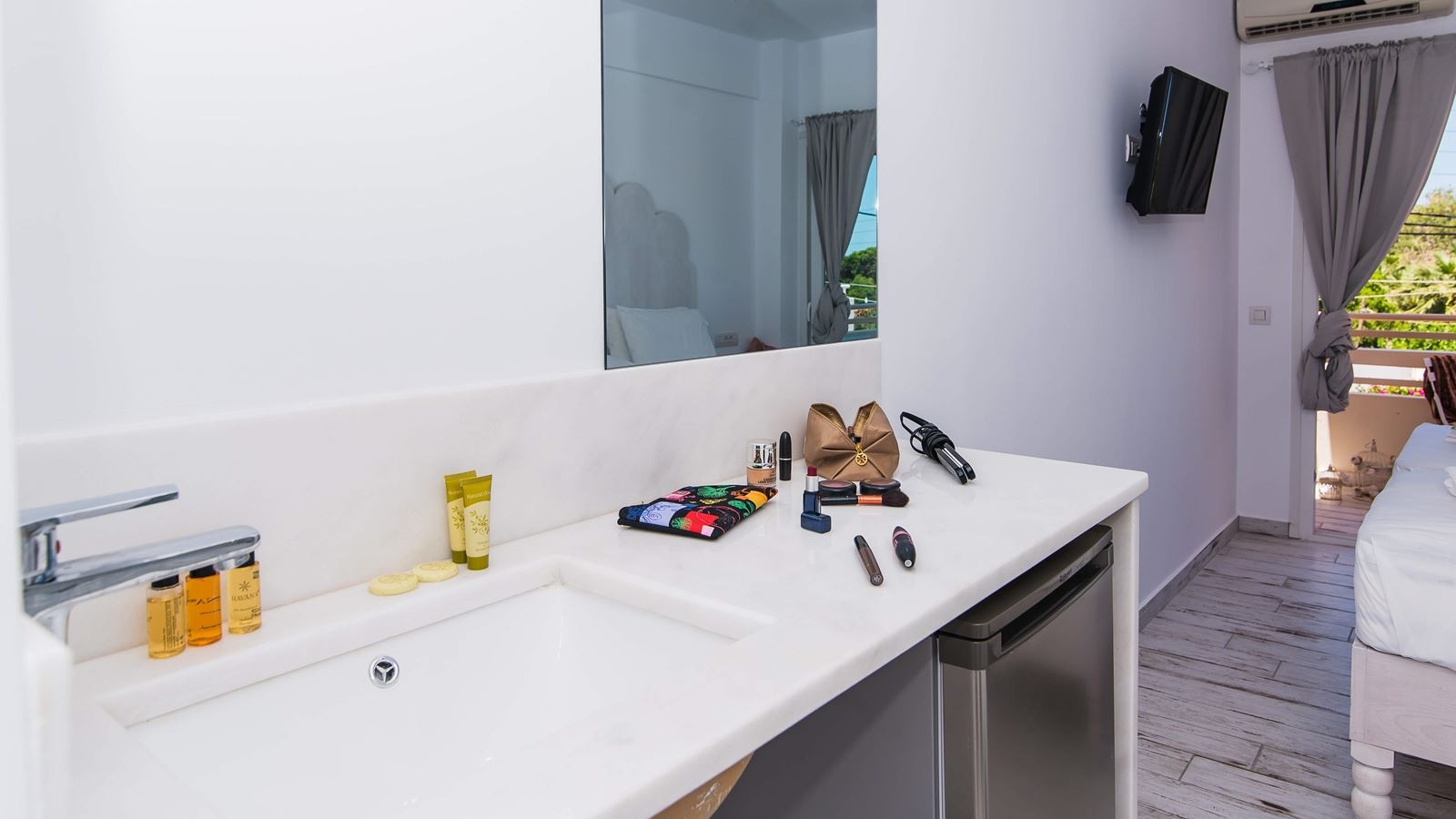 rooms-suite-junior-double-balcony-or-terrace