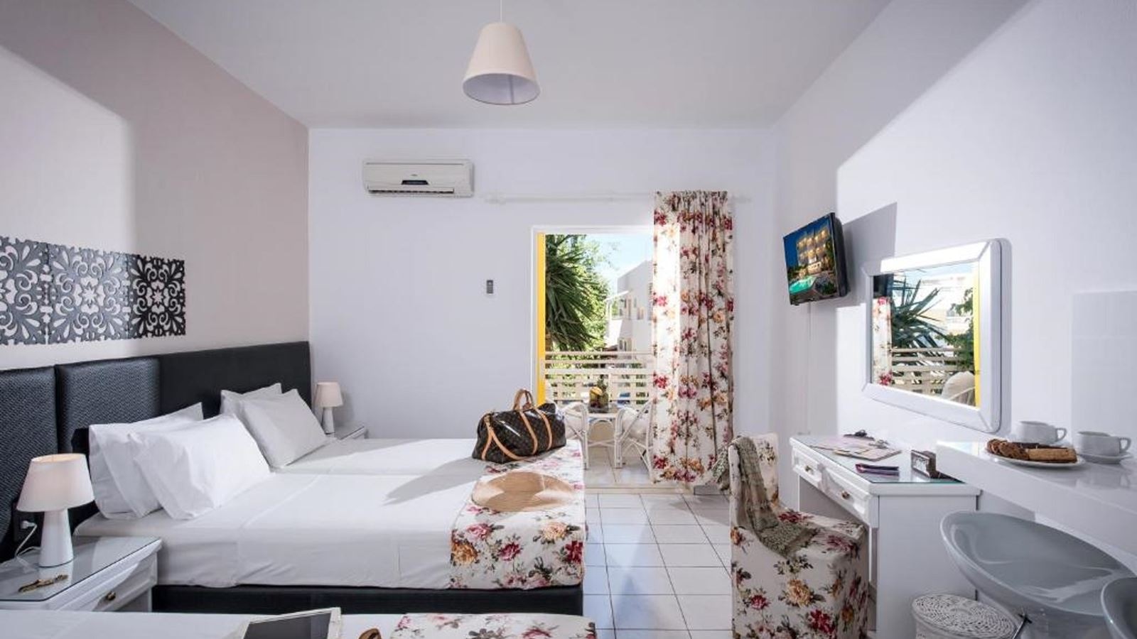 rooms-room-superior-triple-balcony-or-terrace