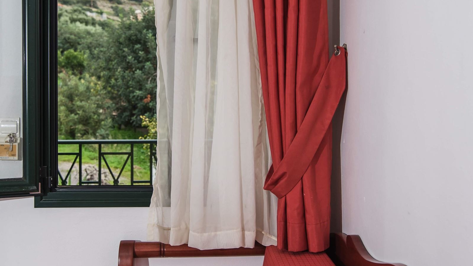 rooms-one-bedroom-apartment-garden-view-or-side-sea-view-3-pax