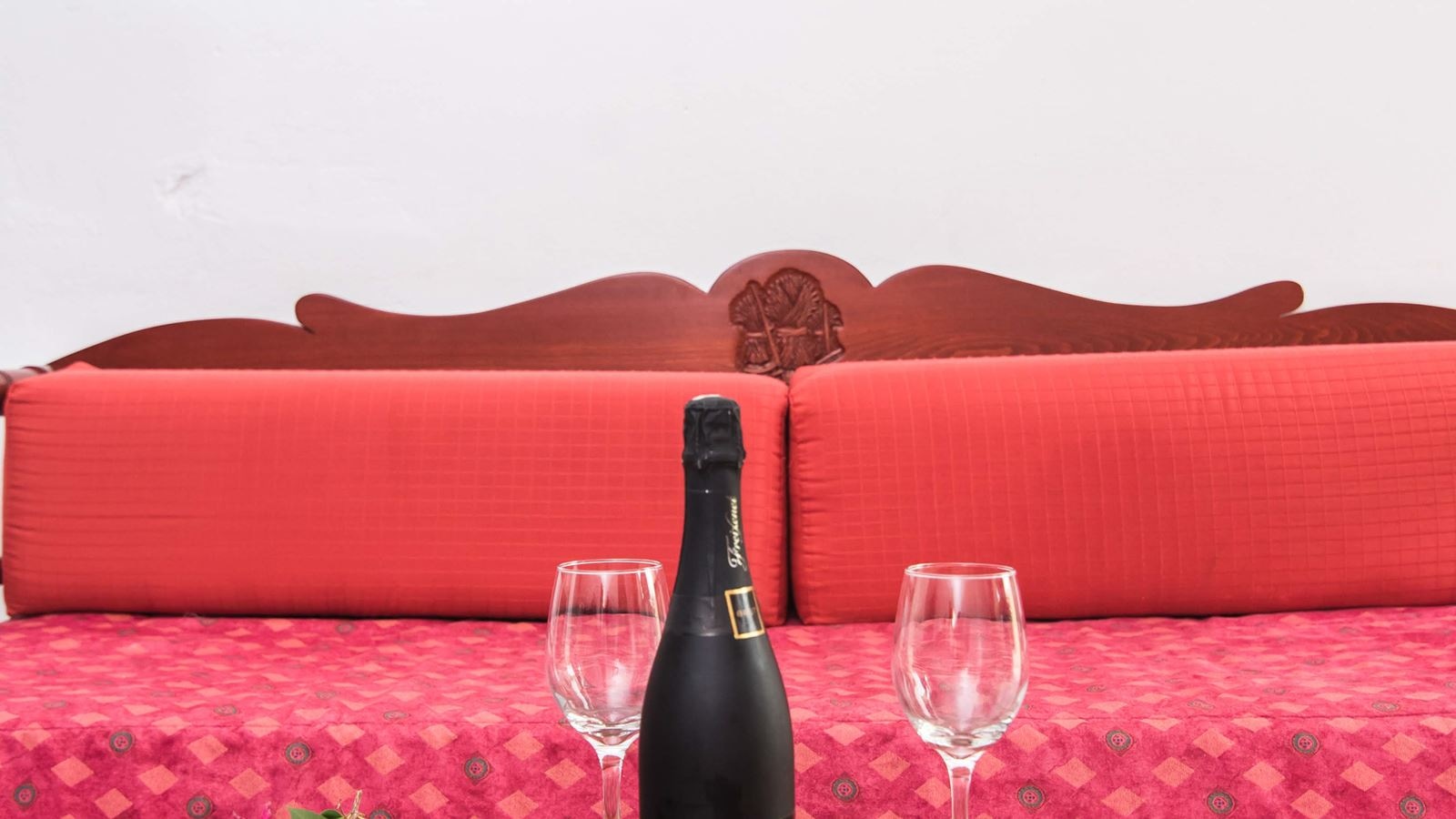 rooms-one-bedroom-apartment-garden-view-or-side-sea-view-4-pax