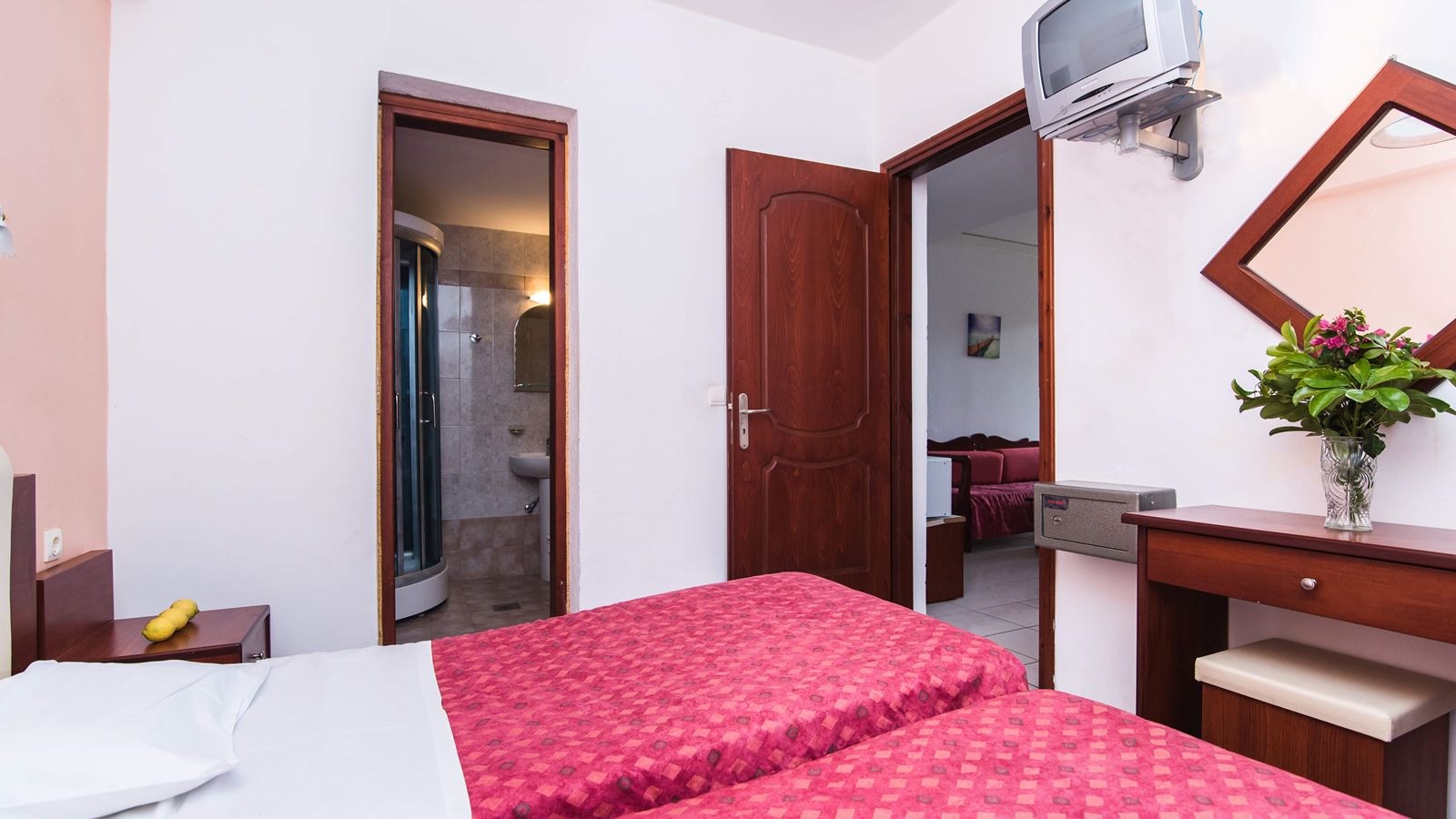 rooms-one-bedroom-apartment-garden-view-or-side-sea-view-4-pax