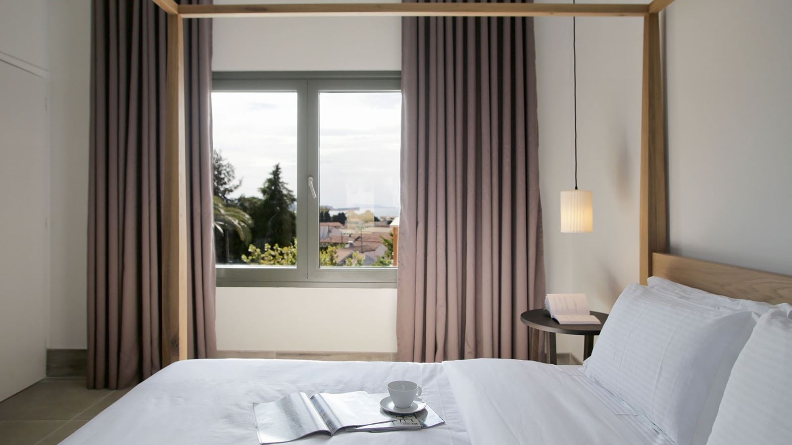 rooms-senior-suite-garden-view