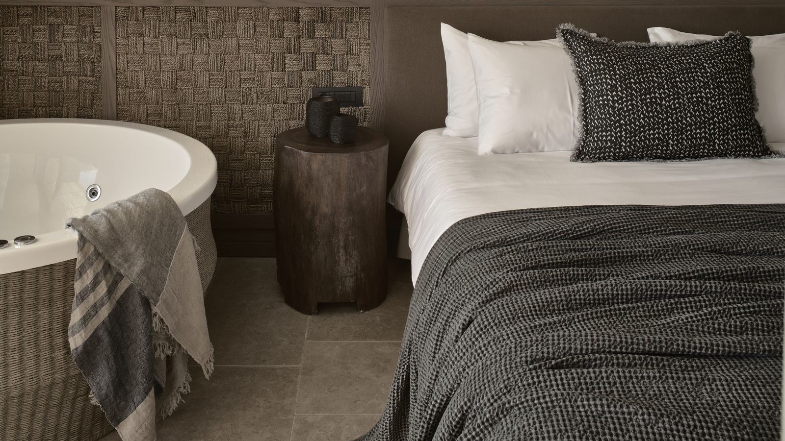 rooms-honeymoon-suite-private-pool-sea-view