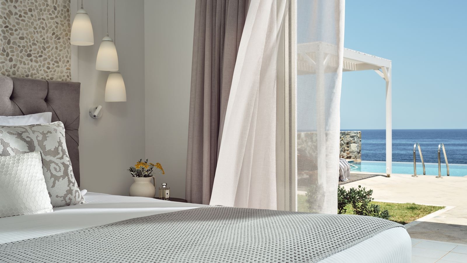 rooms-luxury-double-sea-view-with-private-pool