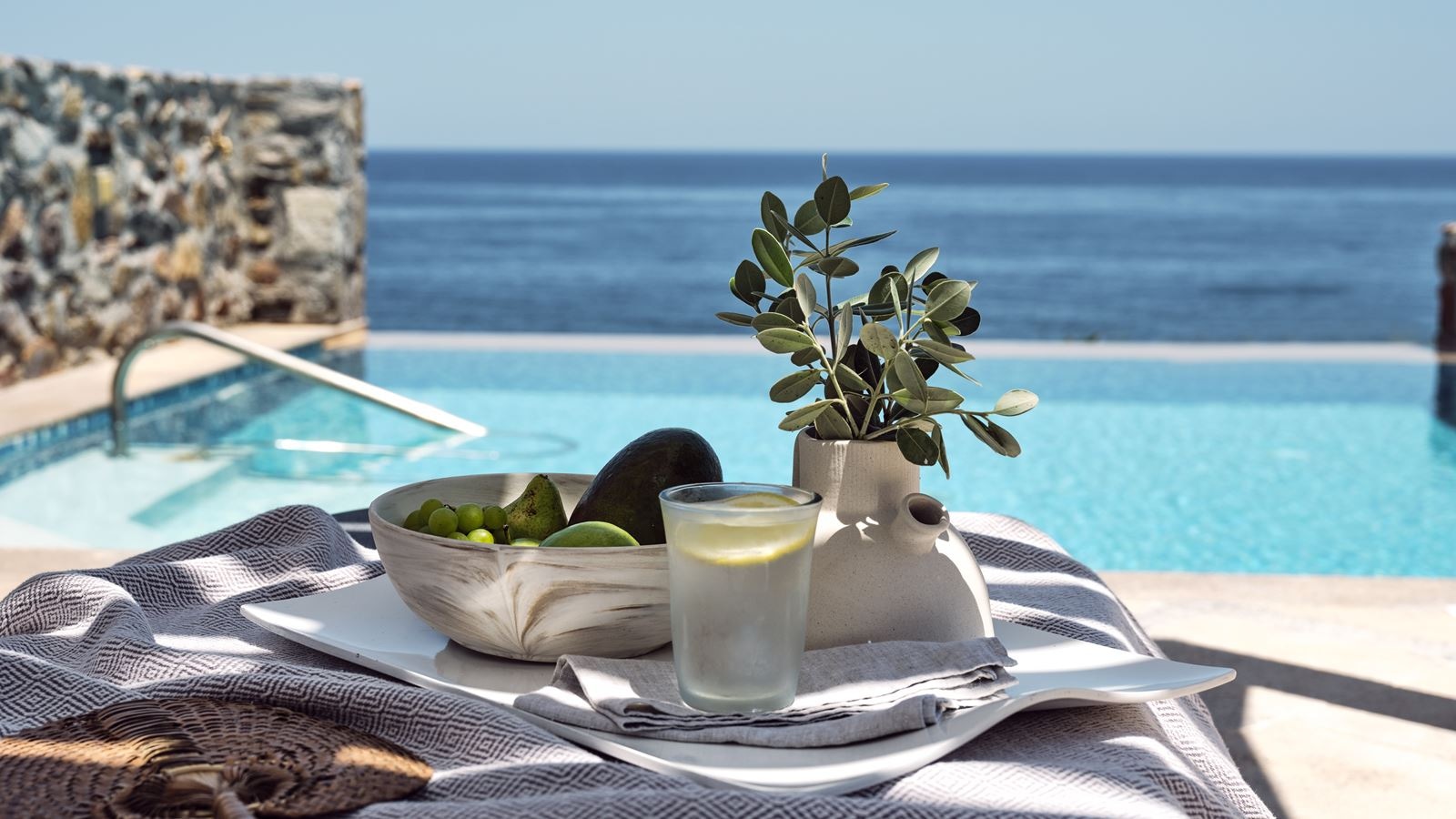 rooms-luxury-suite-sea-view-with-private-pool