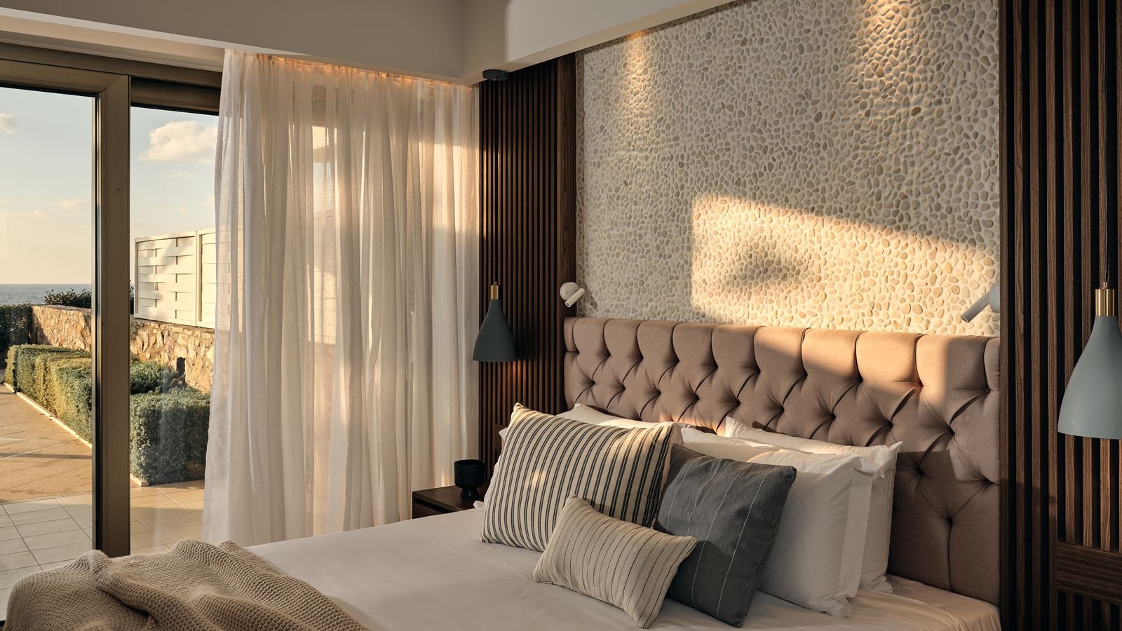 rooms-luxury-suite-sea-view-with-private-pool