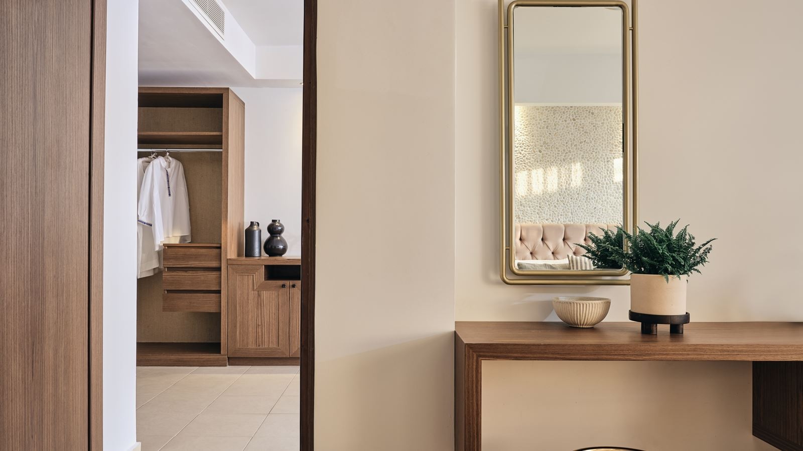 rooms-superior-suite-waterfront-sea-view