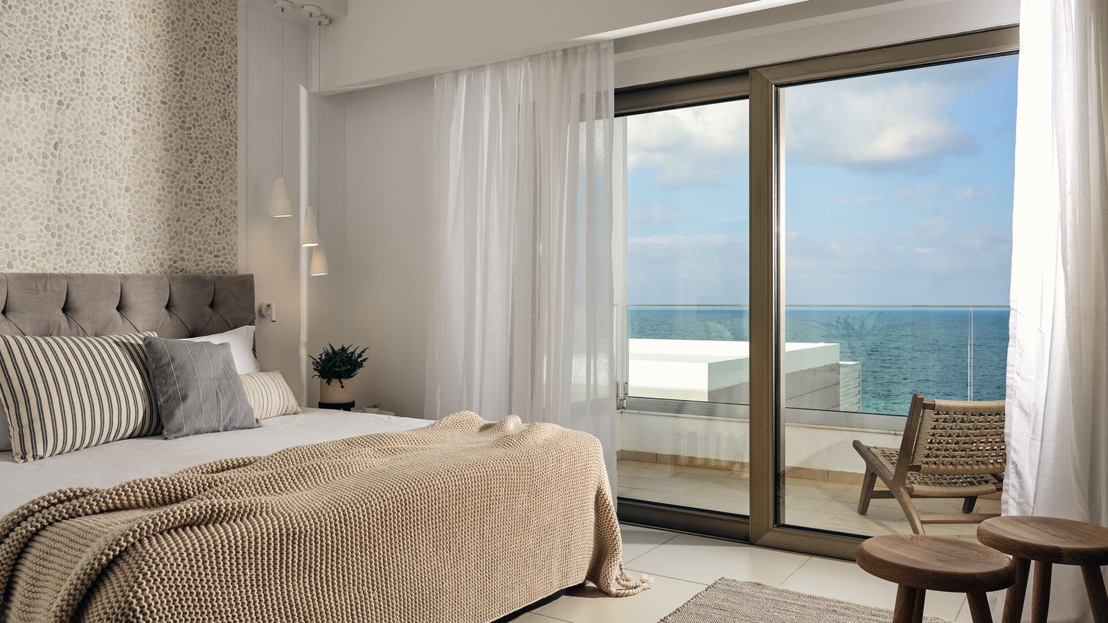 rooms-superior-double-sea-view-for-single-use