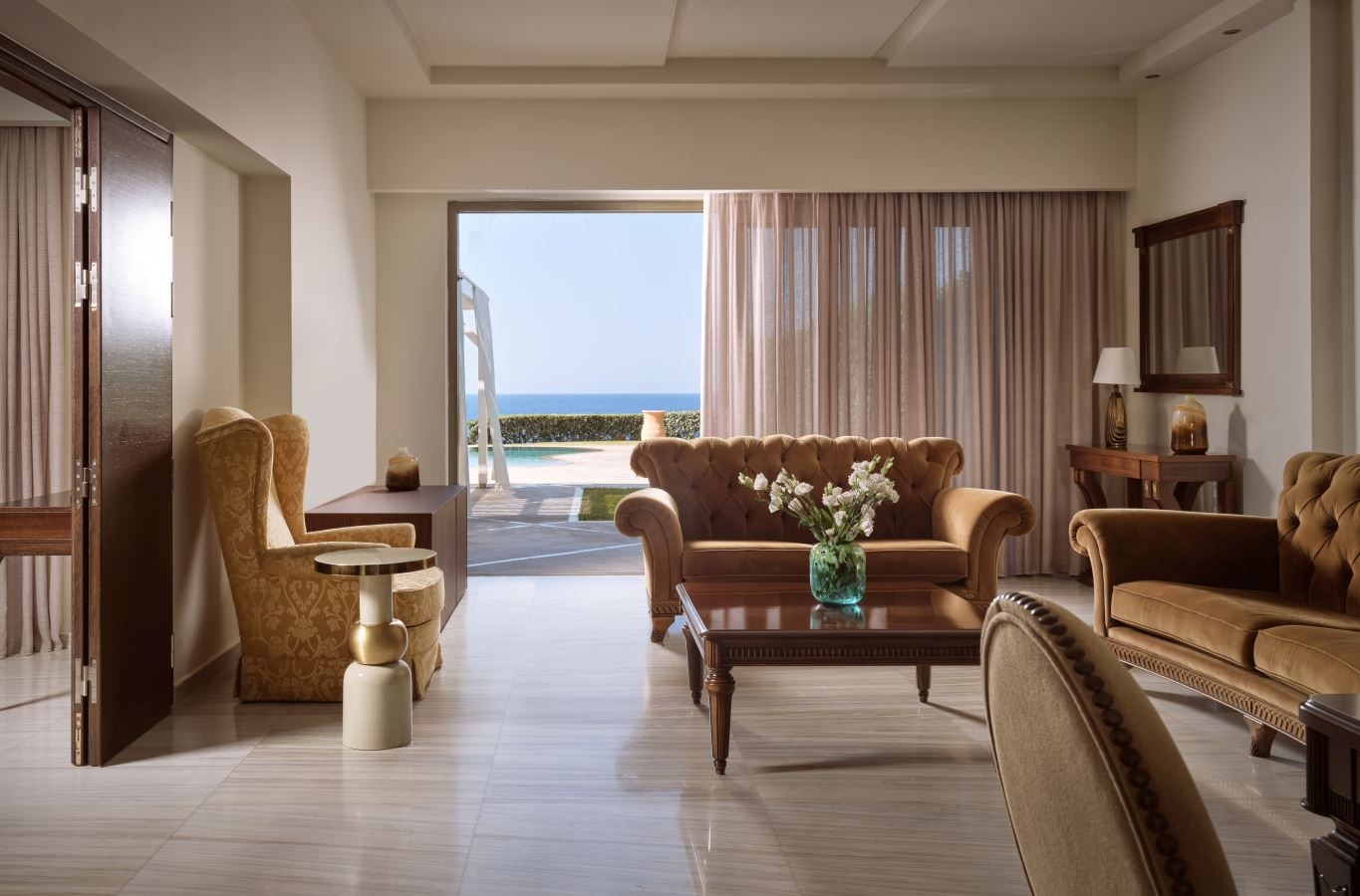 rooms-royal-luxury-waterfront-suite-with-private-pool