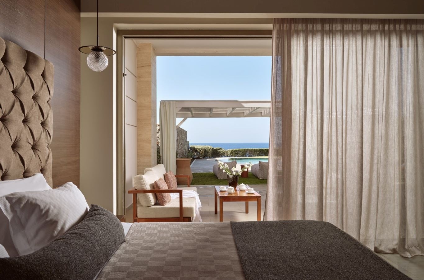 rooms-royal-luxury-waterfront-suite-with-private-pool