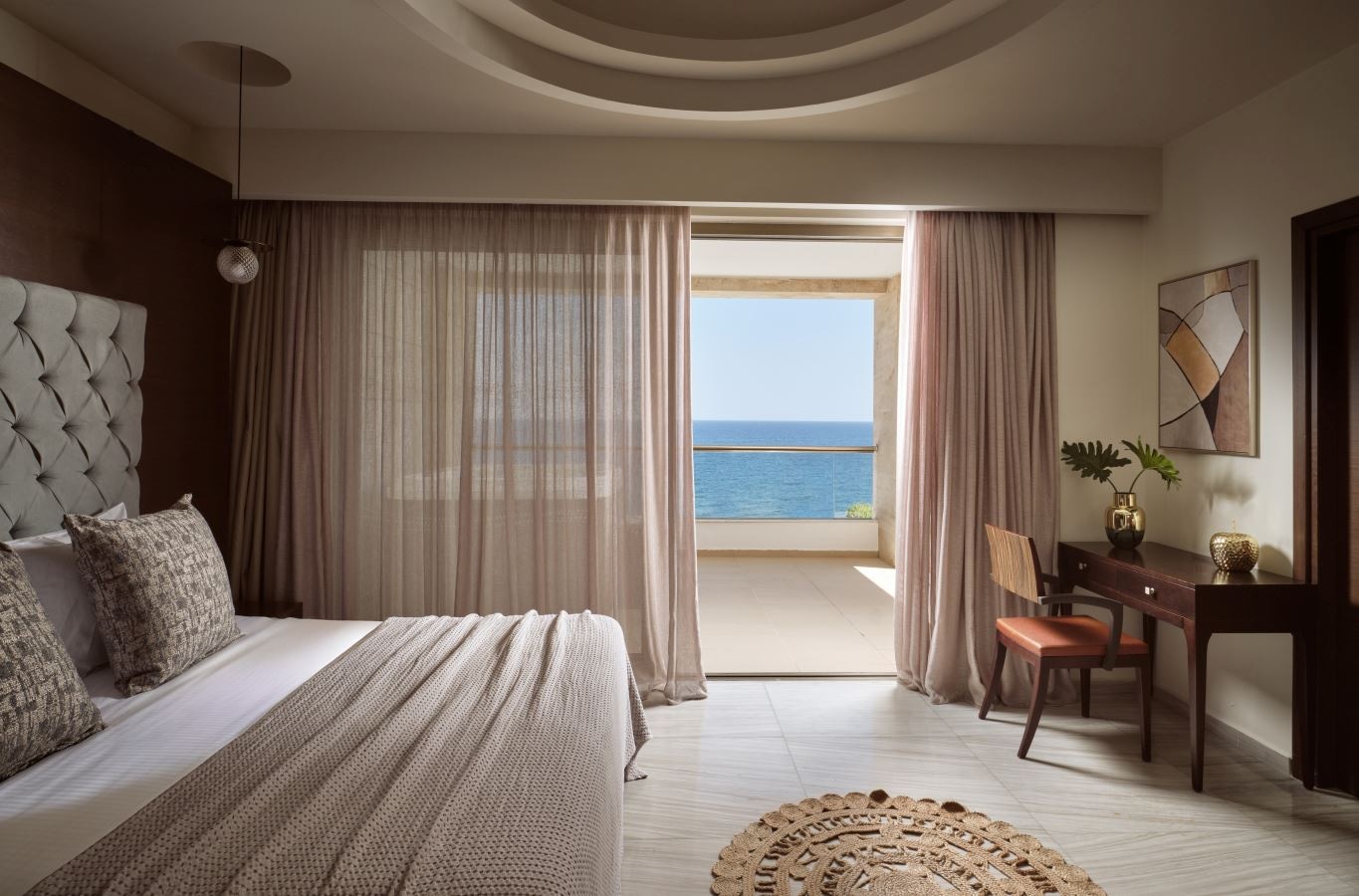 rooms-royal-superior-suite-waterfront-with-jacuzzi-on-balcony