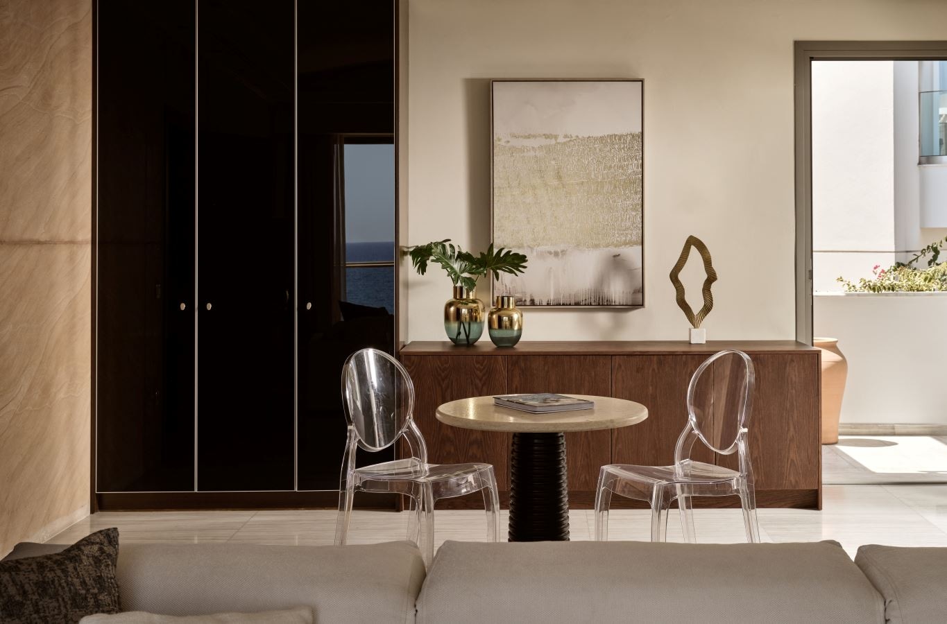 rooms-royal-superior-suite-waterfront-with-jacuzzi-on-balcony