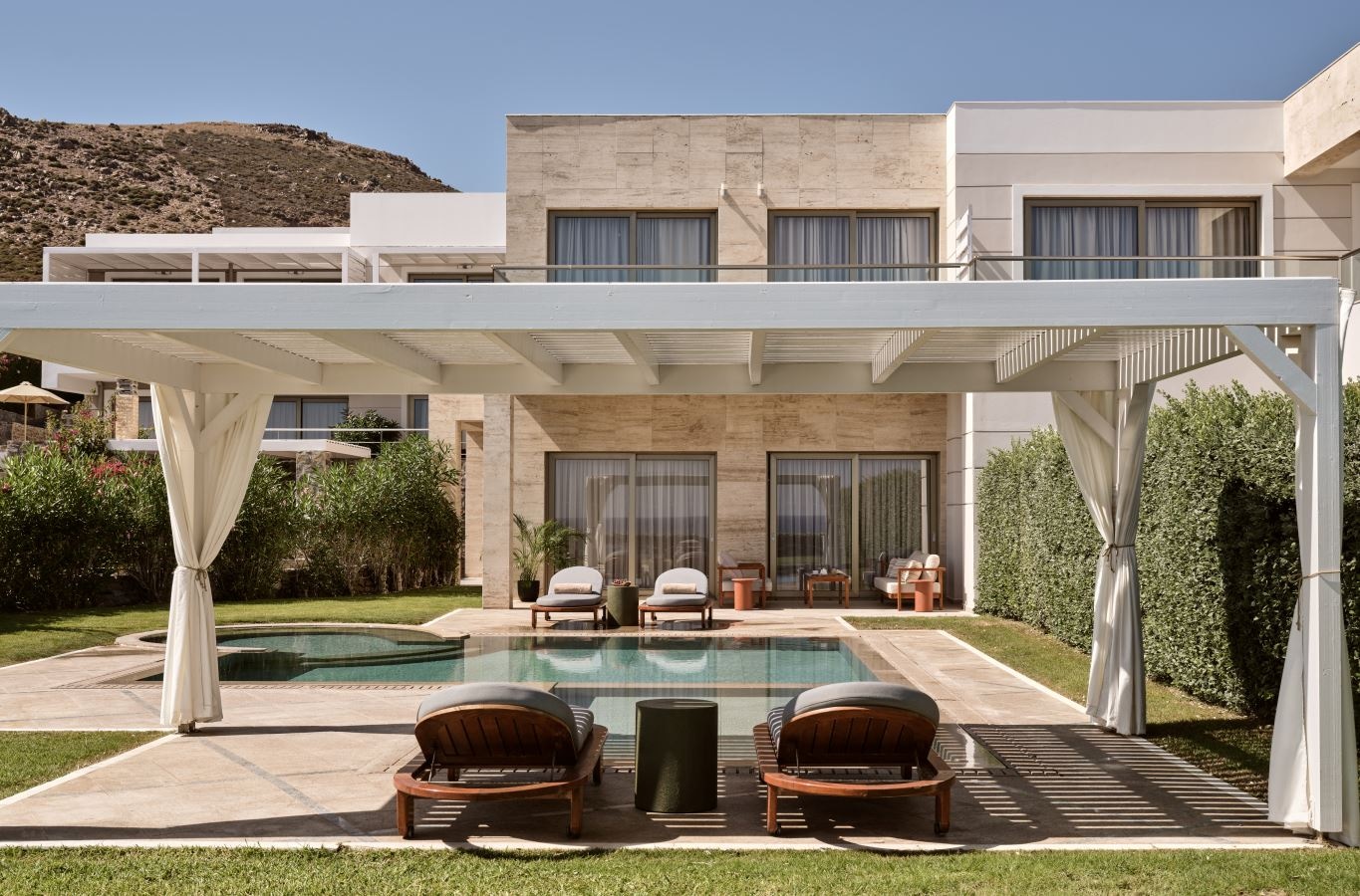 rooms-presidential-waterfront-suite-with-private-pool