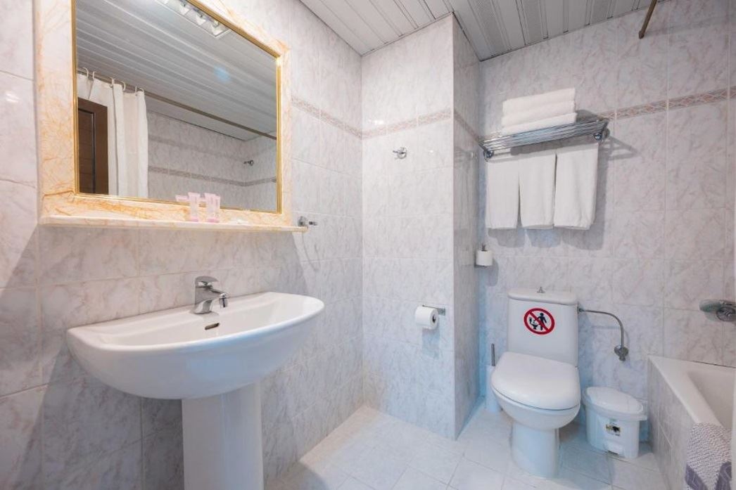 rooms-double-room-garden-view-balcony