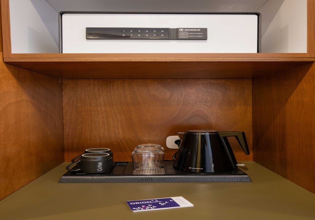 rooms-king-double-pool-view