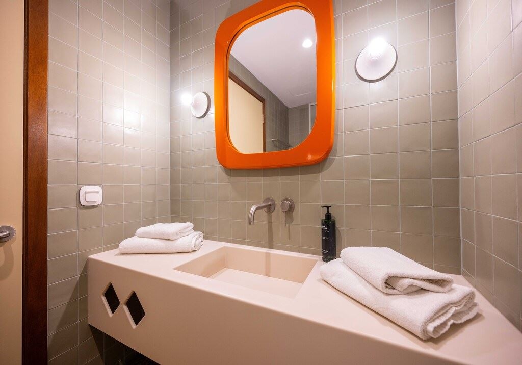 rooms-king-double-pool-view