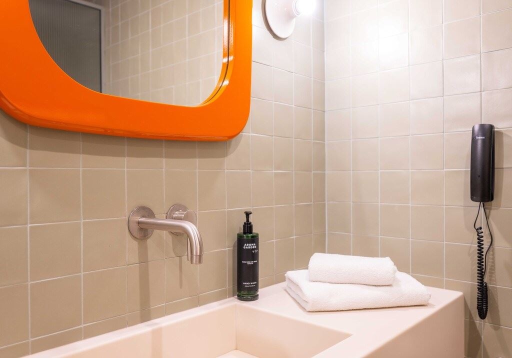 rooms-king-double-pool-view