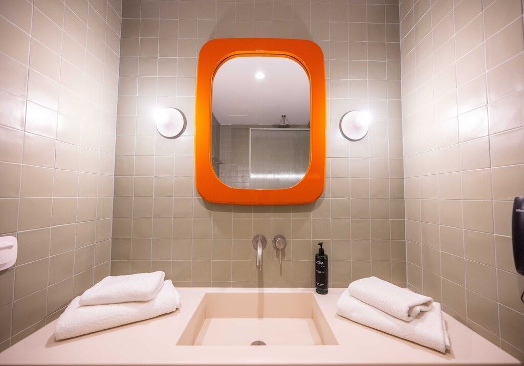 rooms-queen-double-pool-view