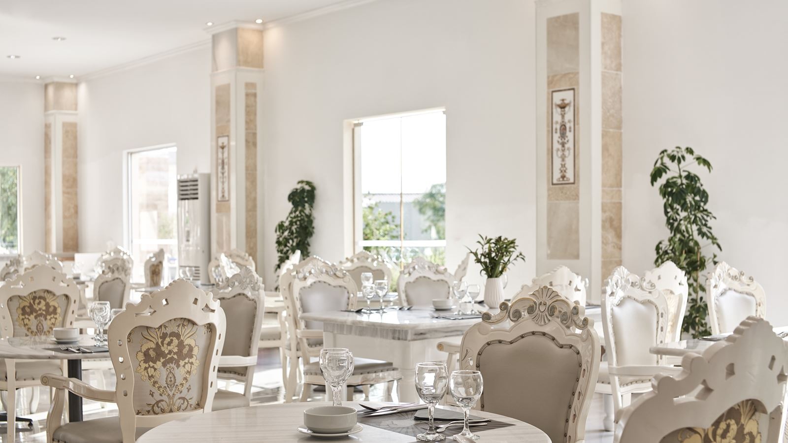 restaurants-ermis-main-restaurant