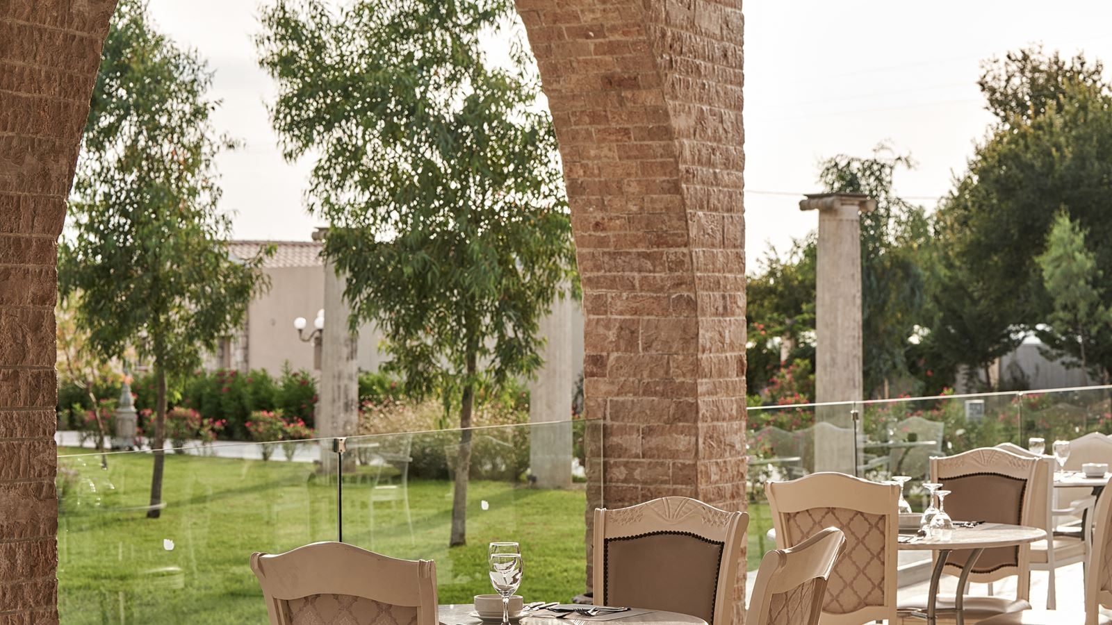 restaurants-ermis-main-restaurant