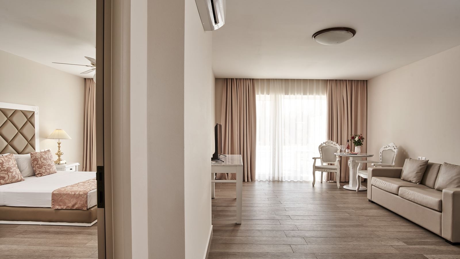 rooms-junior-suite-with-shared-pool