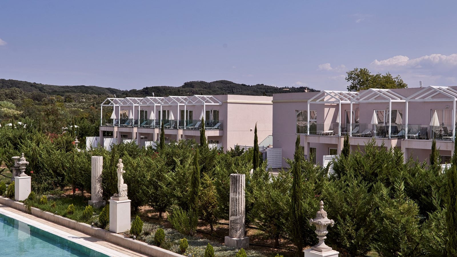 rooms-junior-suite-pool-view