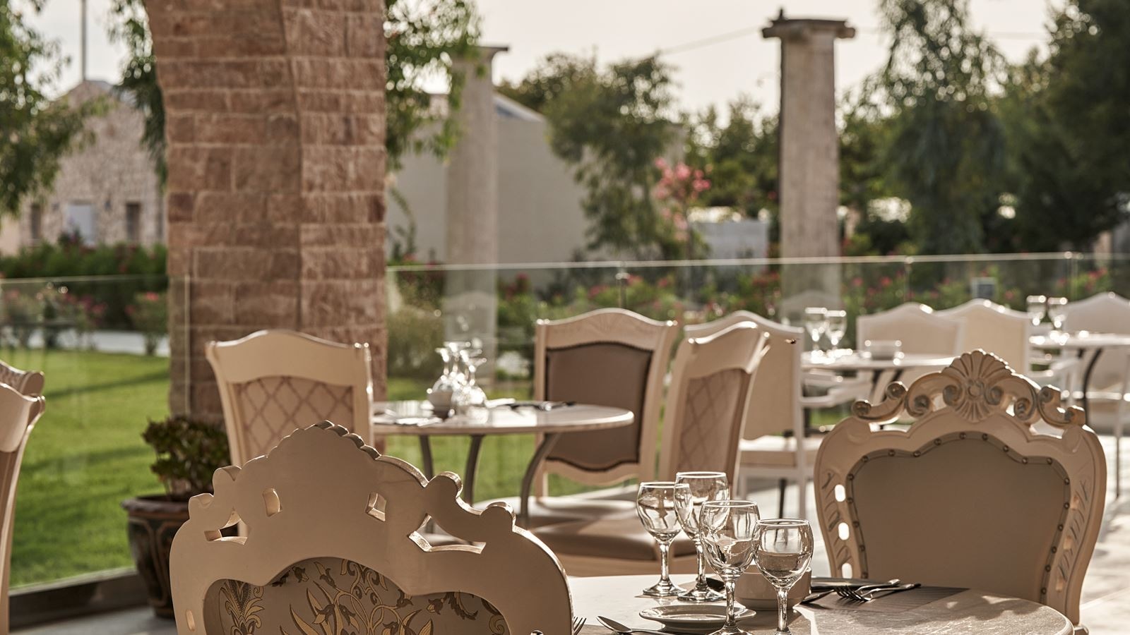 restaurants-ermis-main-restaurant