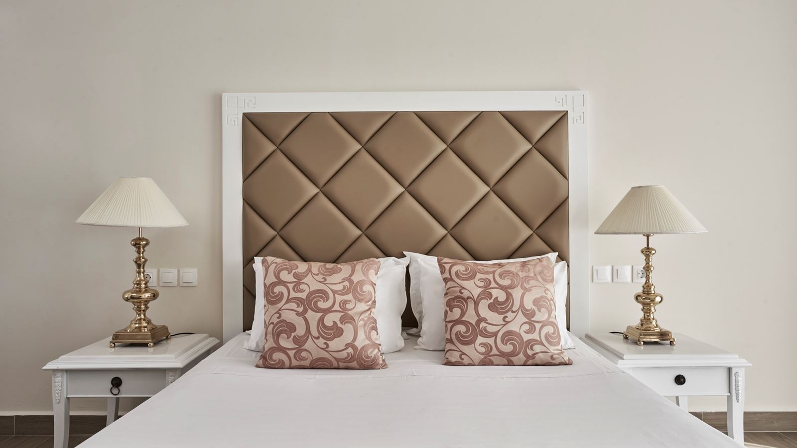 rooms-superior-swimup-room