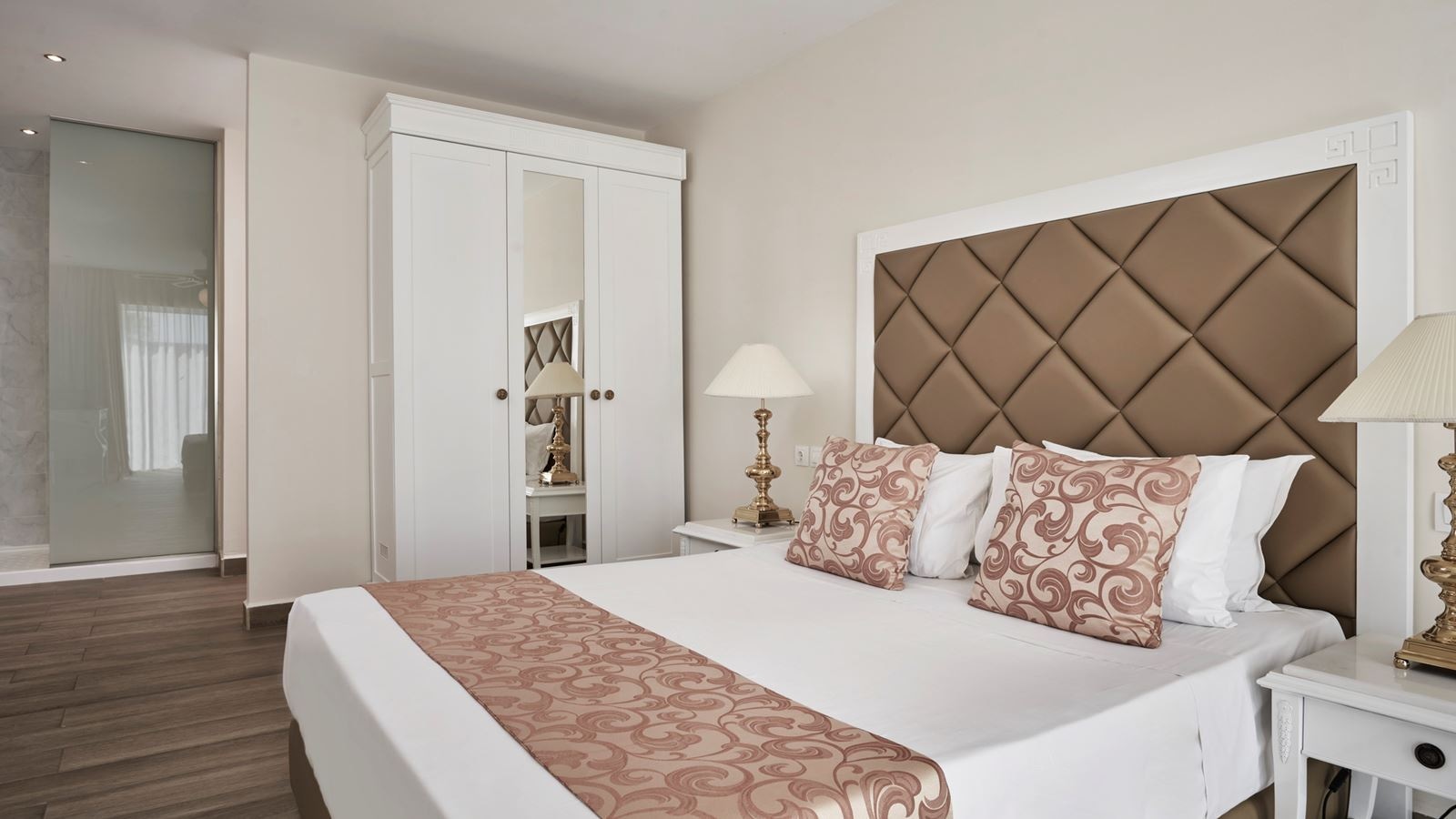 rooms-superior-swimup-room