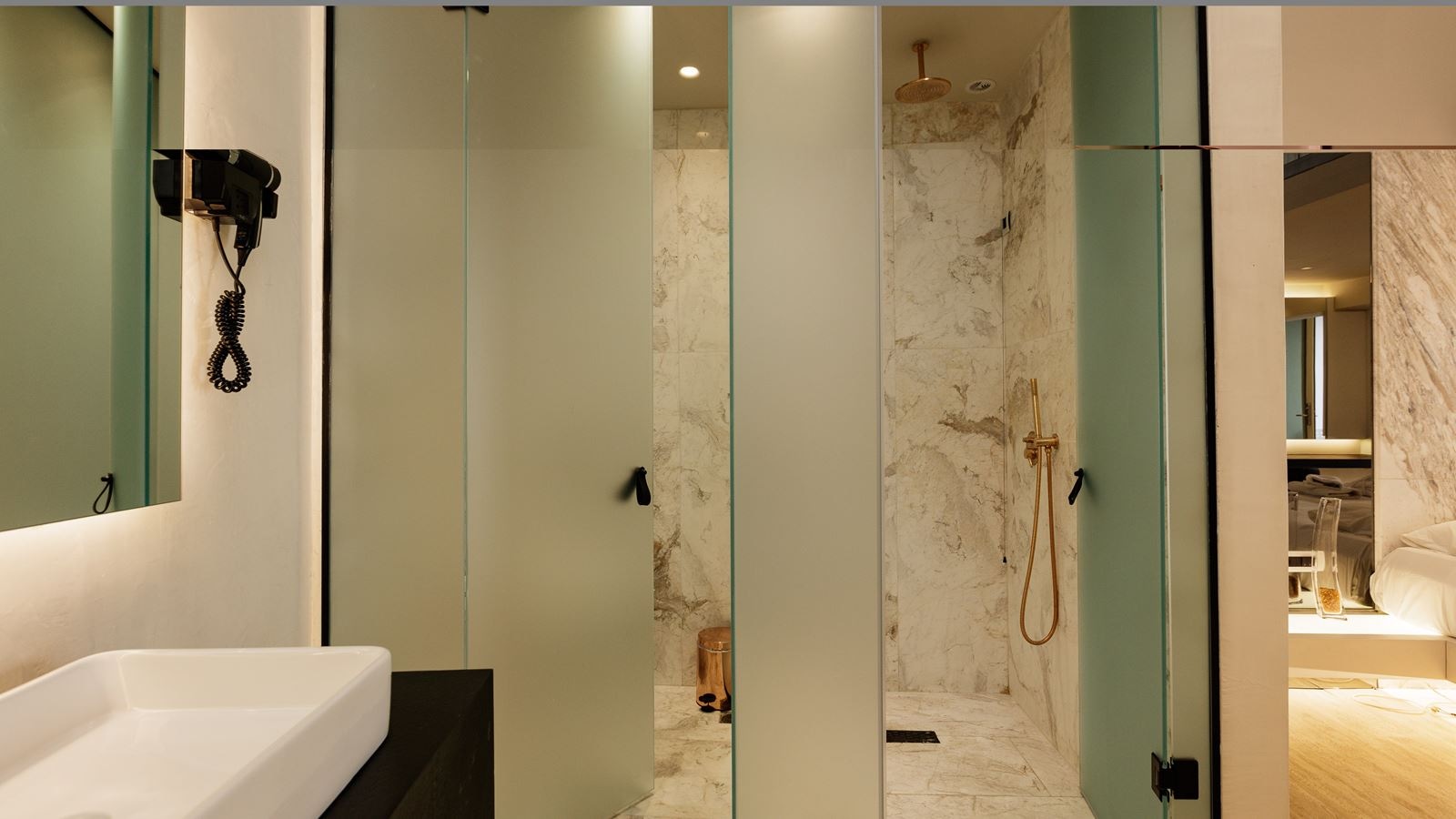 rooms-junior-suite-split-level